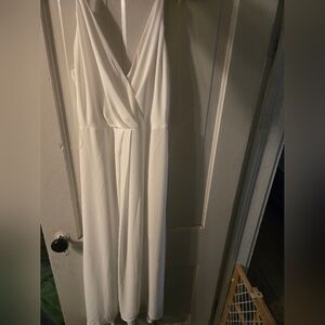 Elegant White Sleeveless Dress